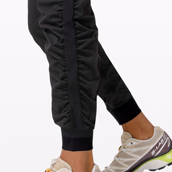 *NWT*Lululemon Jogger- Beyond The Studio SIZE 8 - Picture 6 of 9